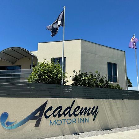 تاورانجا Academy Motor Inn المظهر الخارجي الصورة