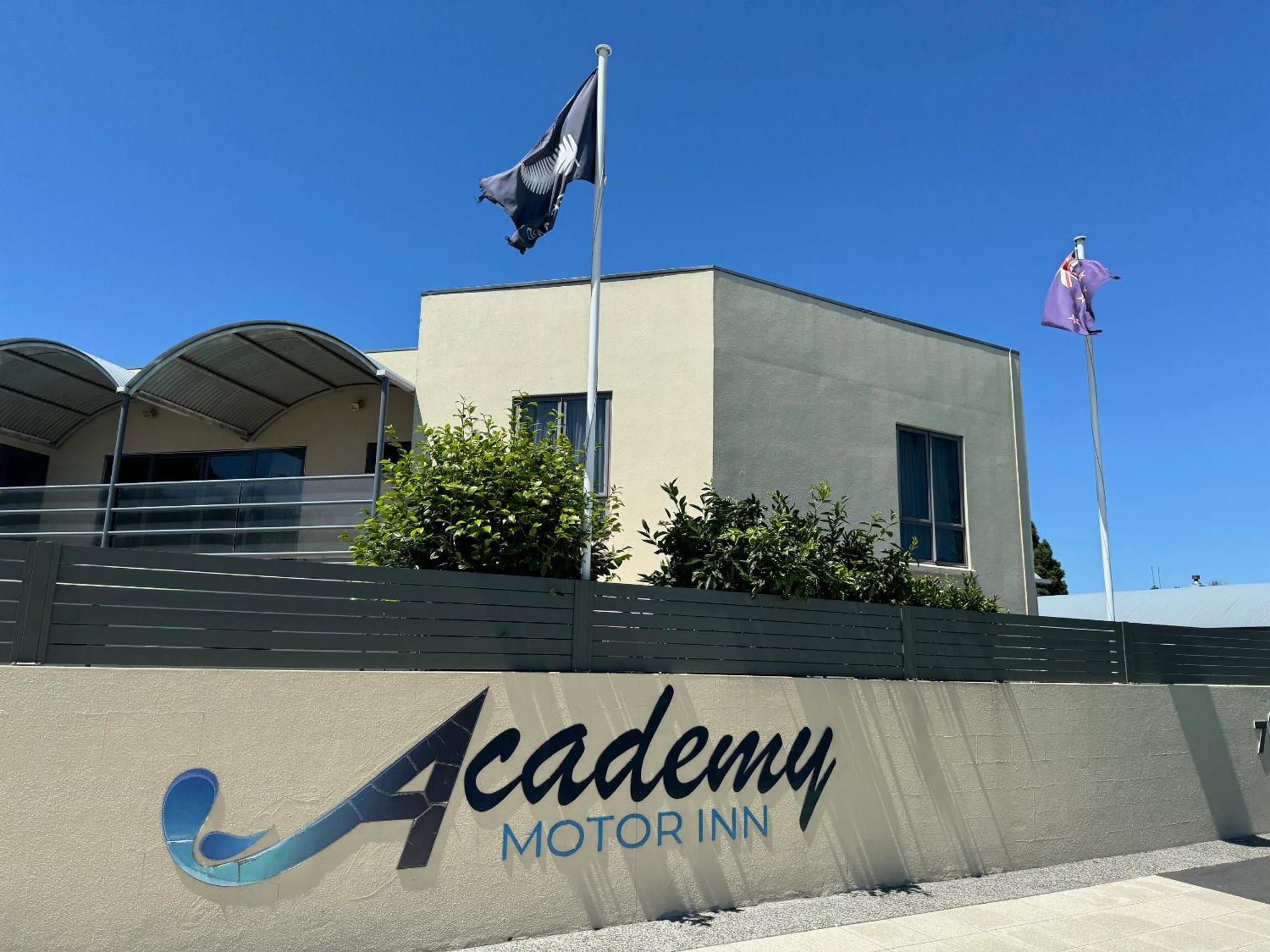 تاورانجا Academy Motor Inn المظهر الخارجي الصورة